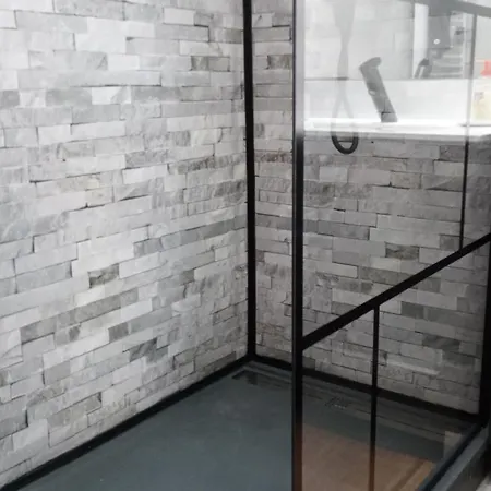 Joli T2 Très Bien Situé, Parking Couvert Appartement